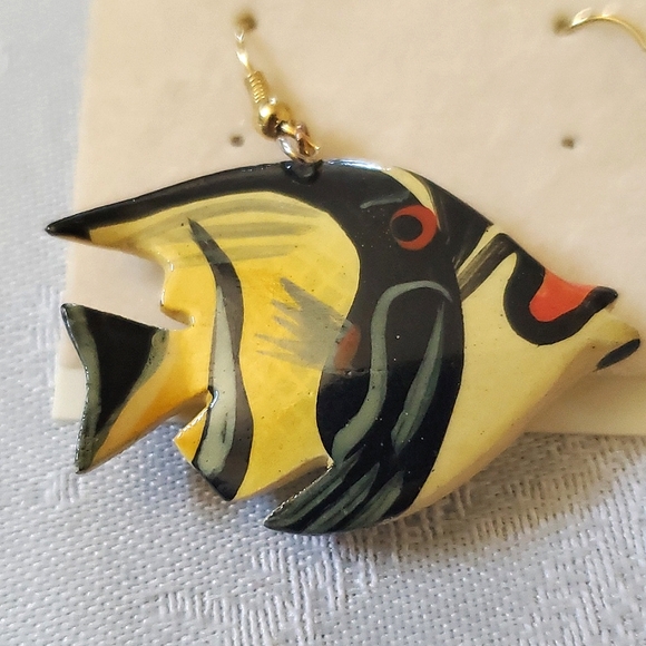 Vintage Ala Makana Fish Earrings on Original Card - Picture 5 of 8